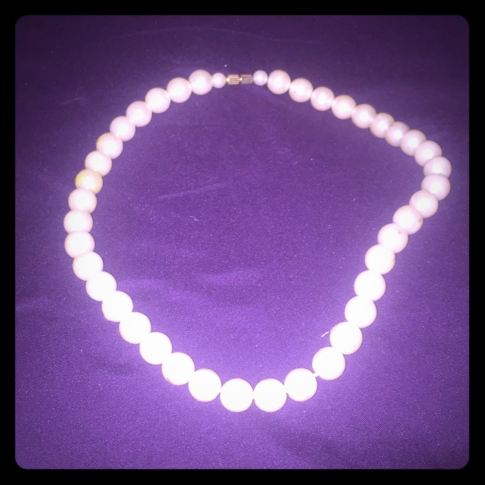 A pearl necklace that my granny gave me 💙